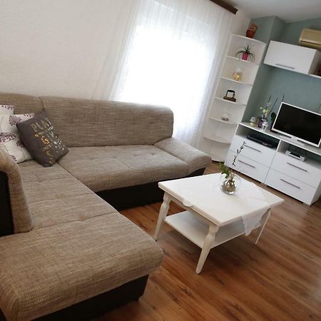Apartment Leonora Vodice Esterno foto