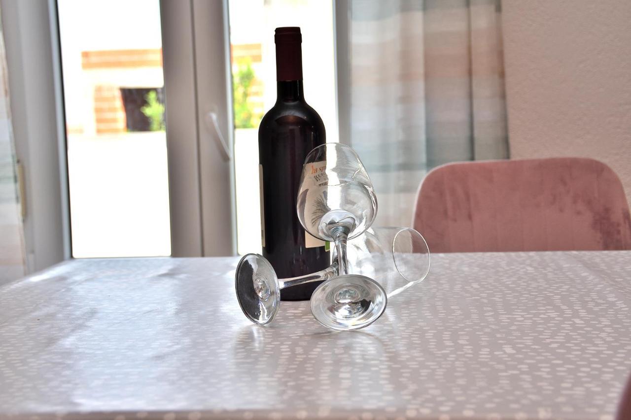 Apartment Leonora Vodice Esterno foto