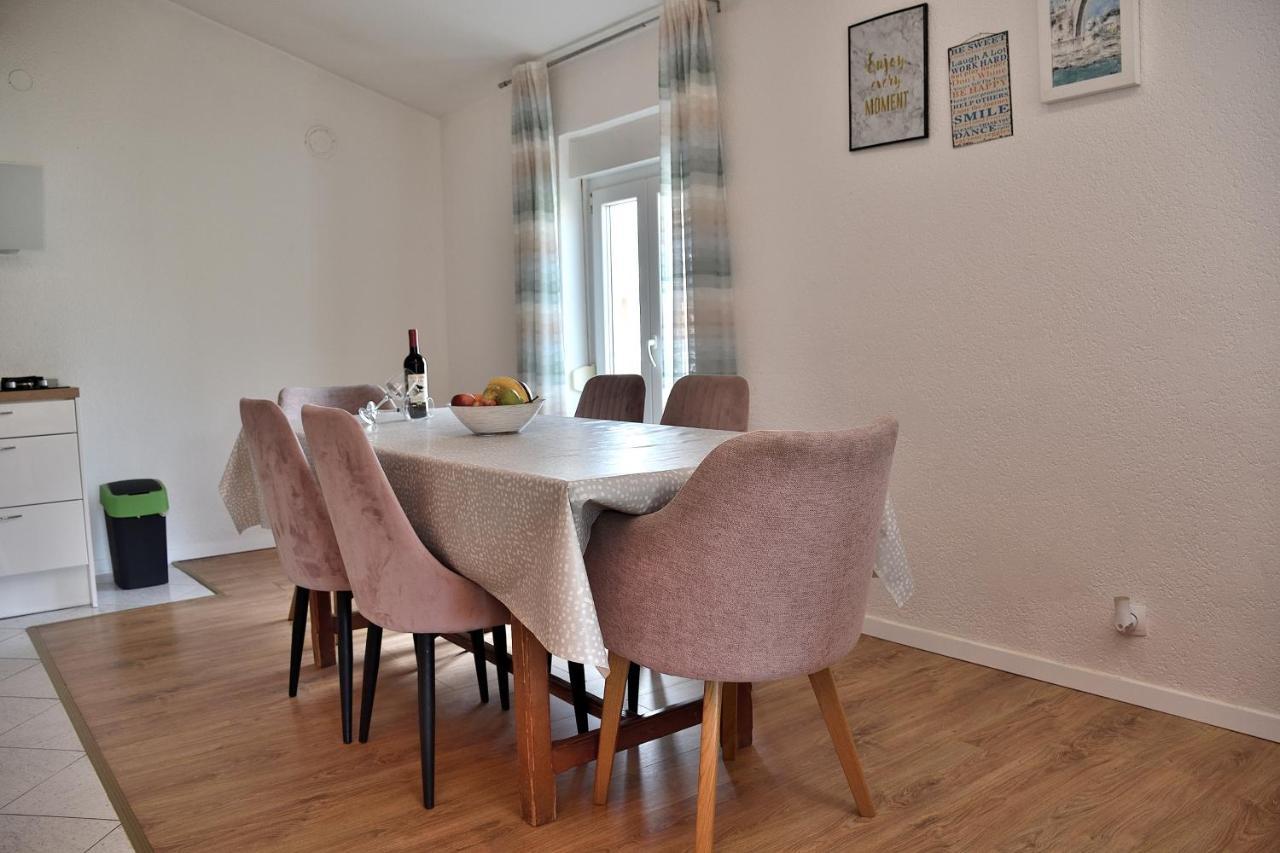 Apartment Leonora Vodice Esterno foto
