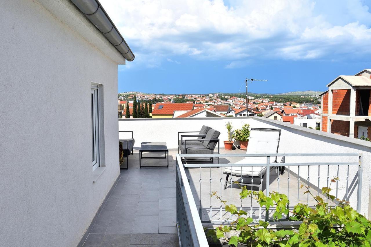 Apartment Leonora Vodice Esterno foto