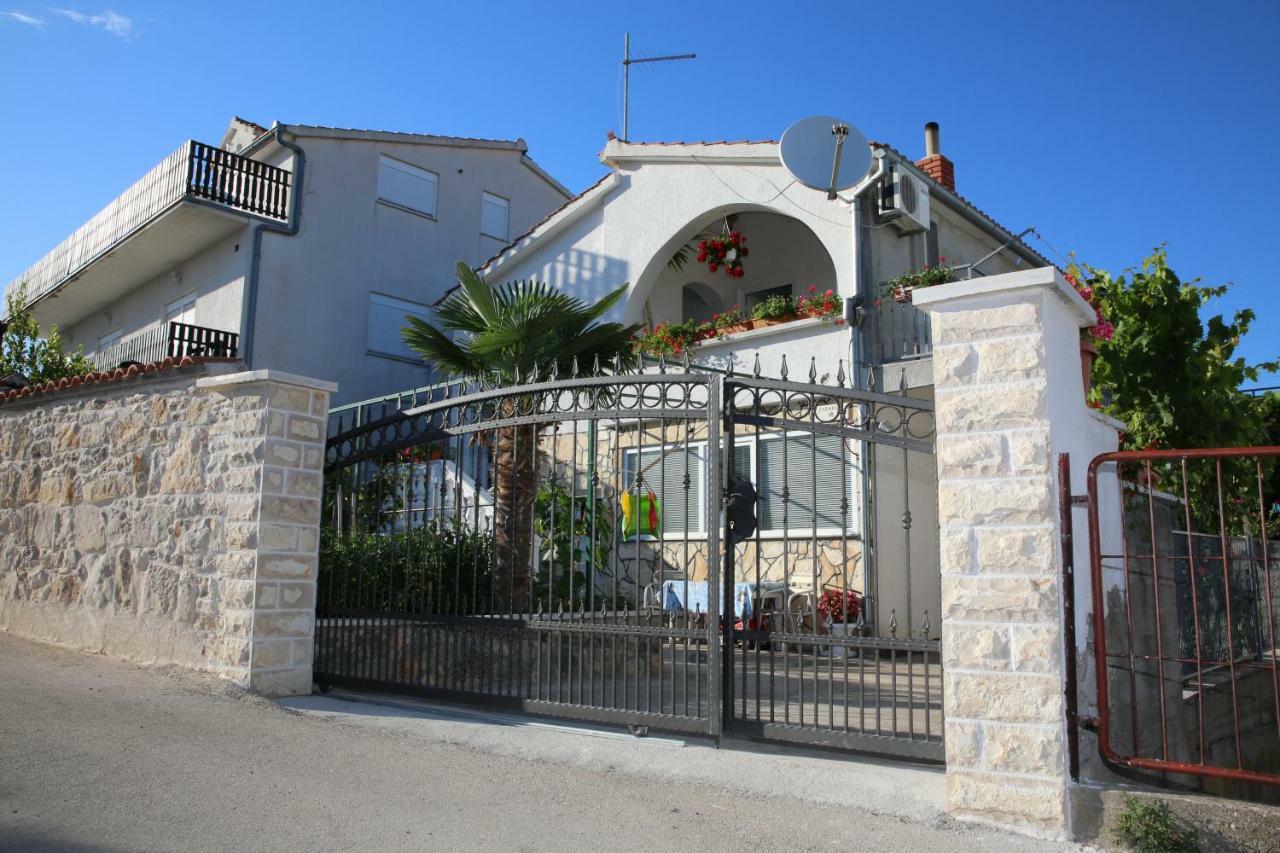 Apartment Leonora Vodice Esterno foto